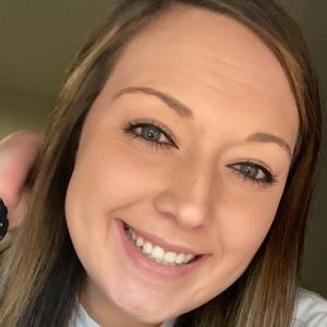 Meet your Posher, Caitlin